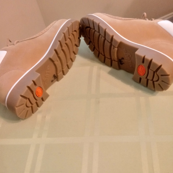 Lugz Boys Boots size 4 - Picture 6 of 8